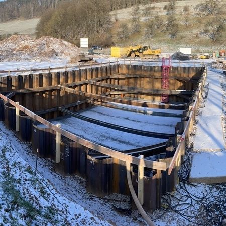 Ausgesteifter Spundwandverbau in Lippersdorf-Erdmannsdorf